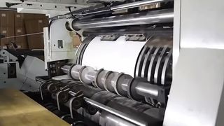 Sản Xuất Túi Giấy Kraft Theo Yêu Cầu | Nhà máy sản xuất túi giấy quai xoắn & quai phẳng